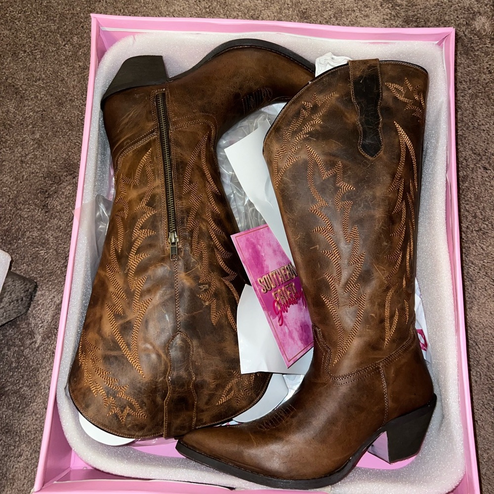 Wide Calf Cowgirl Boots 🤠
